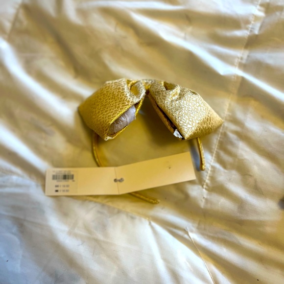Girls size 12 sparkly gold dress shoes with matching hair bow.